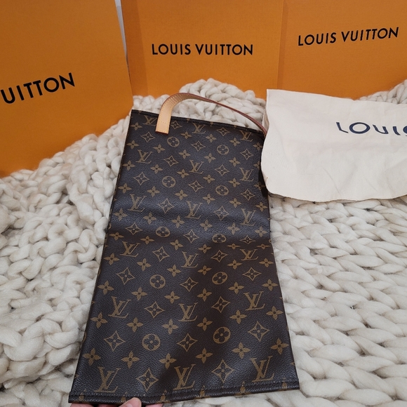 Louis Vuitton Shoe Bag - Picture 2 of 3